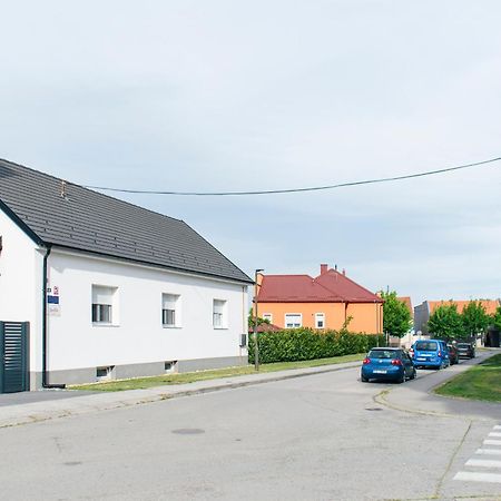 Goodlife Studio Apartment Pozega Exterior photo